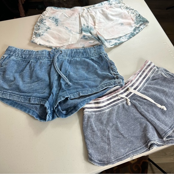 Set of 3 athletic shorts - Picture 1 of 4